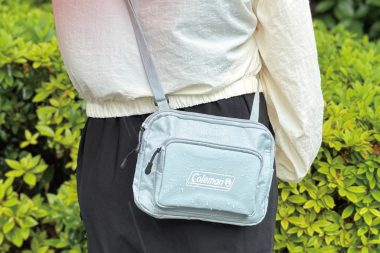 smart7月号Coleman付録のショルダーバッグは水に強い。撥水加工
