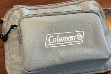 水に強い撥水加工生地のColemanショルダーバッグ
