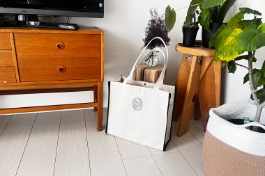 ネストローブの保冷付き大判トートは、ナチュラルなデザインがインテリアにマッチ！