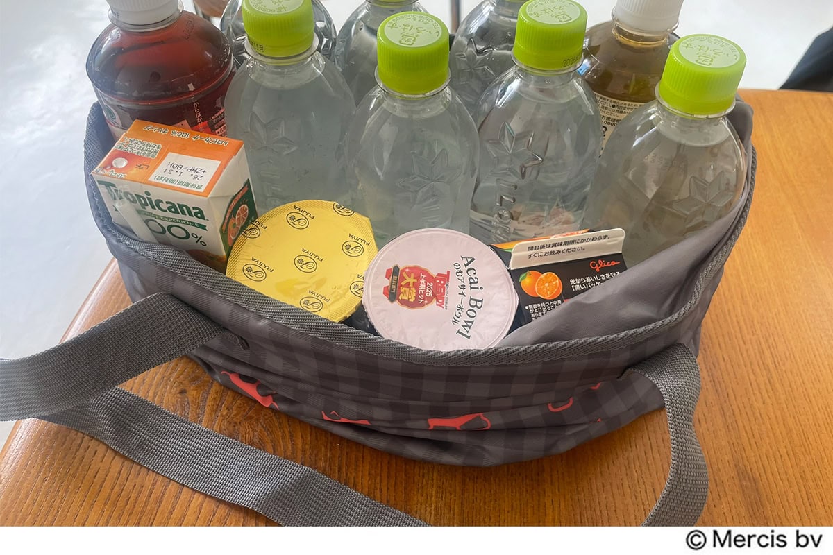 リンネル付録の「ミッフィー」保冷ビッグトートは、冷えたペットボトルや飲み物をたくさん収納できて便利！