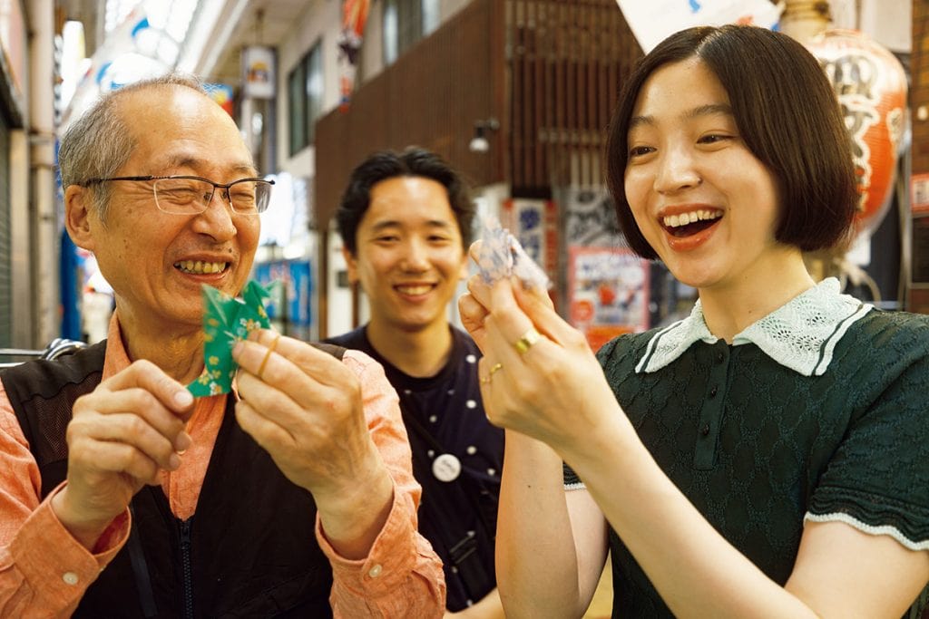 「OMO7大阪（おも） by 星野リゾート」の「ほないこか、ツウな新世界さんぽ」大西煙草店