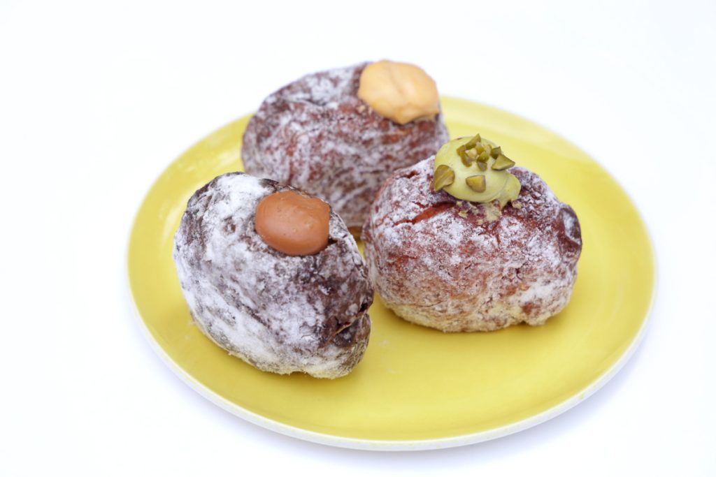 左上からカスタード ¥529、ピスタチオクリーム ￥637、チョコレートクリーム ¥583
