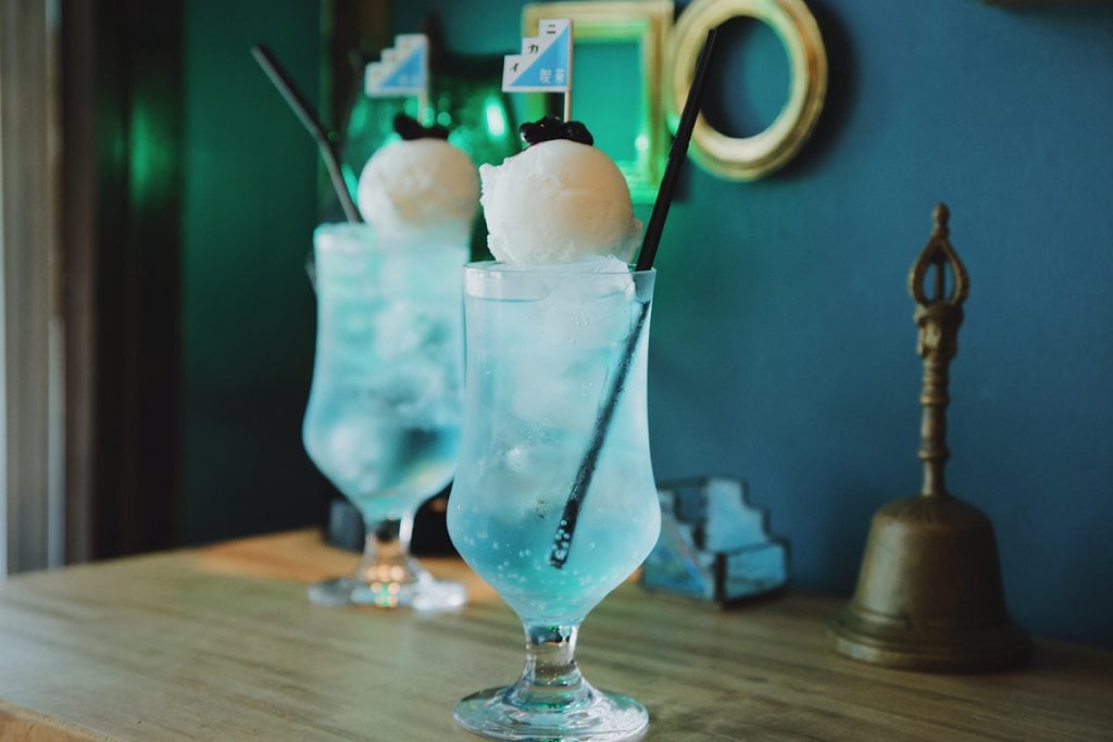 谷中・日暮里にあるカフェ「喫茶ニカイ」の名物メニュー「ニカイのクリームソーダ」