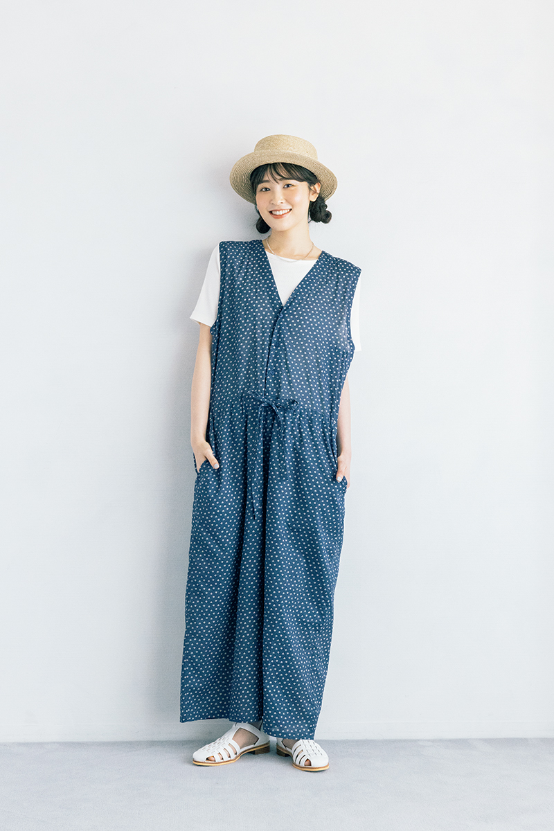 ゆべしさんはイージーな花柄オールインワンが品よく整うホワイト合わせ