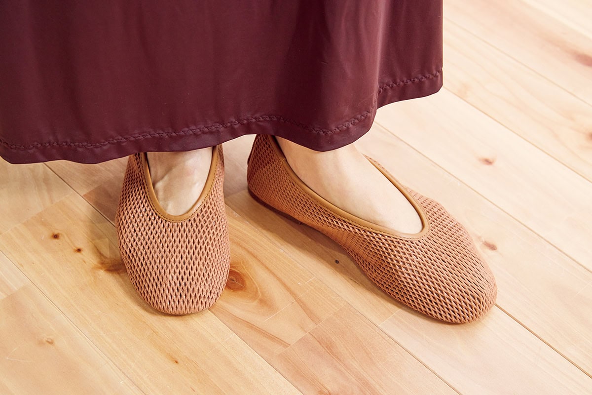 半田麗さんは、H＆Mスペシャルエディションシリーズのメッシュシューズを愛用中！