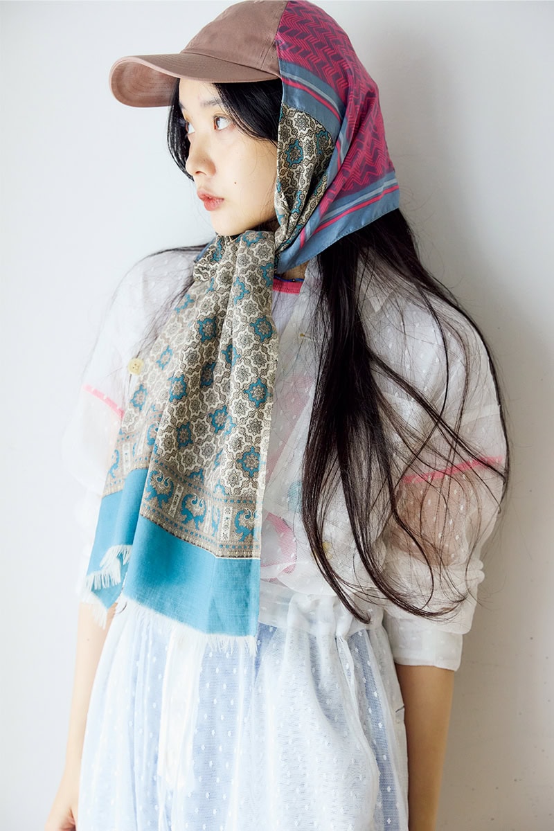 7Aさんは、上品見えするイェーライトのスカーフ付きキャップをヘビロテ！