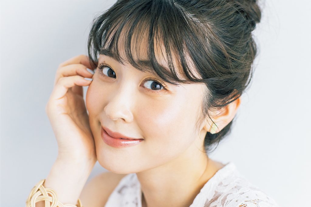 ゆべしさんの夏メイクは、キラキラ感をプラスしたポイントメイクと肌作りがポイント。