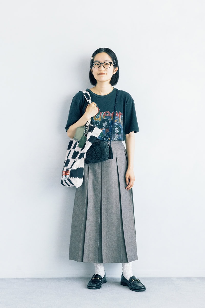 スタイリスト西川木乃美さんは、バントTシャツや小物でスクールガール風に！【リンネル9月号】