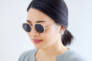 天野佑梨さん愛用のシキのサングラスは、華奢なテンプルやアイボリーの色味がかわいい！