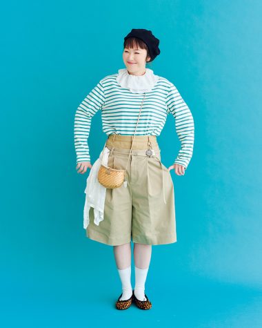 黒木華さんのハーフパンツコーディネート　リンネル2025年10月号表紙インタビュー