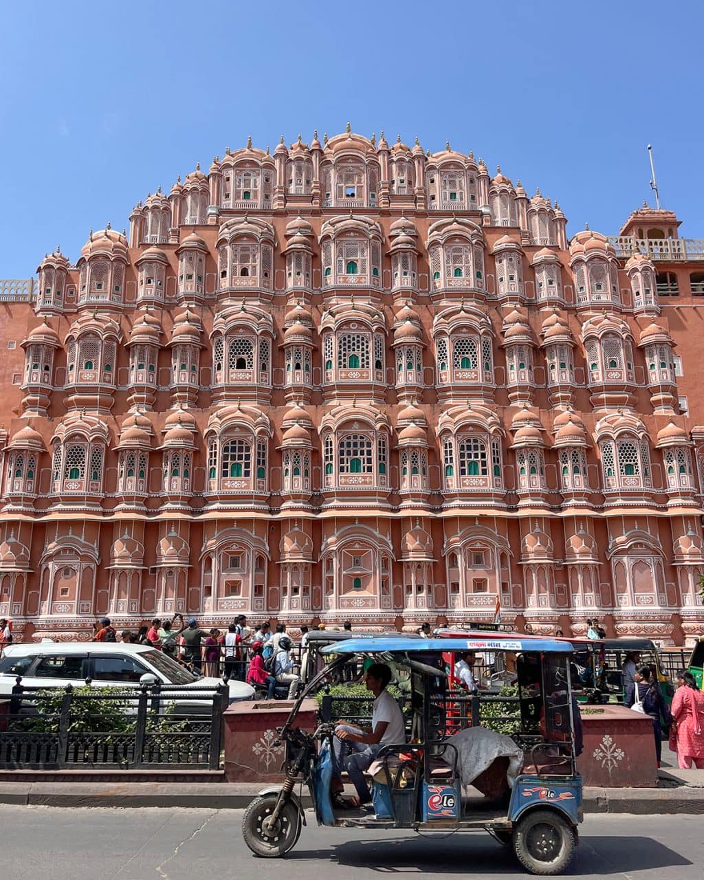 インドの人気観光都市・ジャイプールのおすすめスポット②：ハワー・マハル（Hawa Mahal)