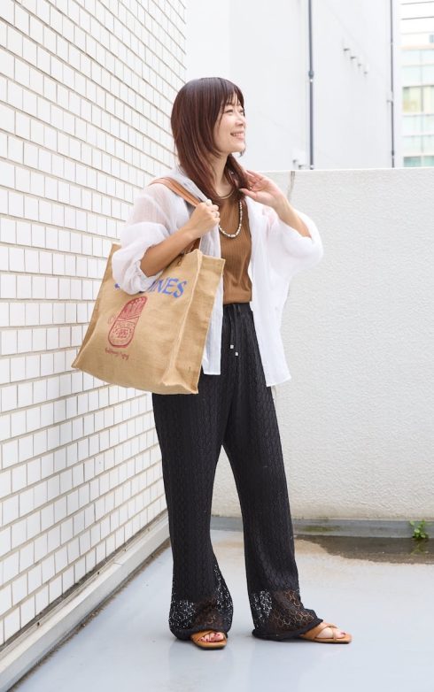 チャオパニックティピー／フランクリンクライミング PR 遠藤あゆみさんの私服ファッションスナップ。涼しげな素材が奏でる、リラックス感たっぷりな大人の夏カジュアル