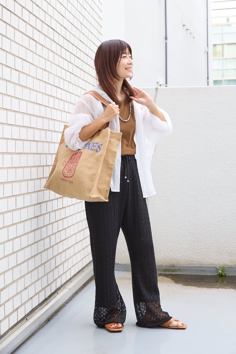 チャオパニックティピー／フランクリンクライミング PR 遠藤あゆみさんの私服ファッションスナップ。涼しげな素材が奏でる、リラックス感たっぷりな大人の夏カジュアル