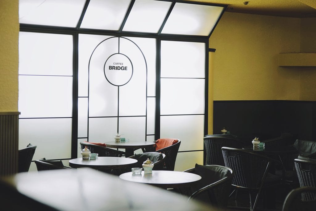 東京・銀座の喫茶店「喫茶 ブリッヂ」店内