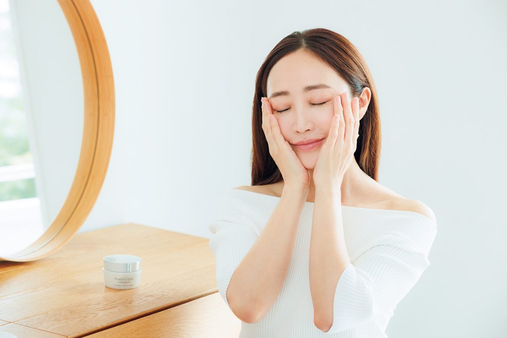 美白ケアができるオールインワンジェル パーフェクトワン 薬用ホワイトニングジェル