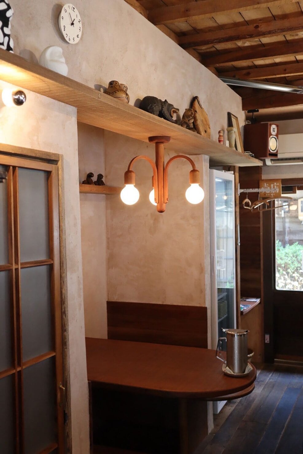 長野・上諏訪の「麻婆食堂どんどん」の店内