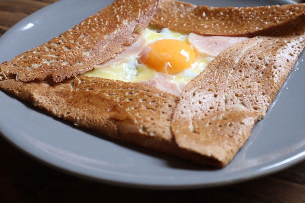 長野・上諏訪の「crêperie Caline（クレープリー キャリーヌ）」のガレット