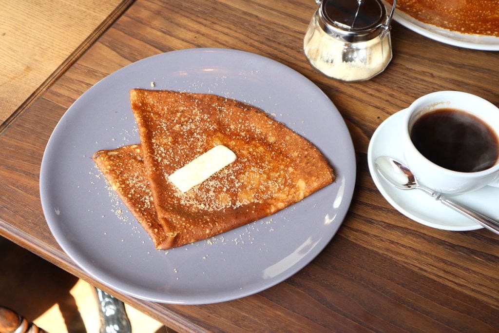 長野・上諏訪の「crêperie Caline（クレープリー キャリーヌ）」のシュガーバターのクレープ