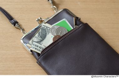 【リンネル12月号付録】ムーミンのジップポケット付き がま口スマホショルダーは、小銭入れやカード入れとして便利！