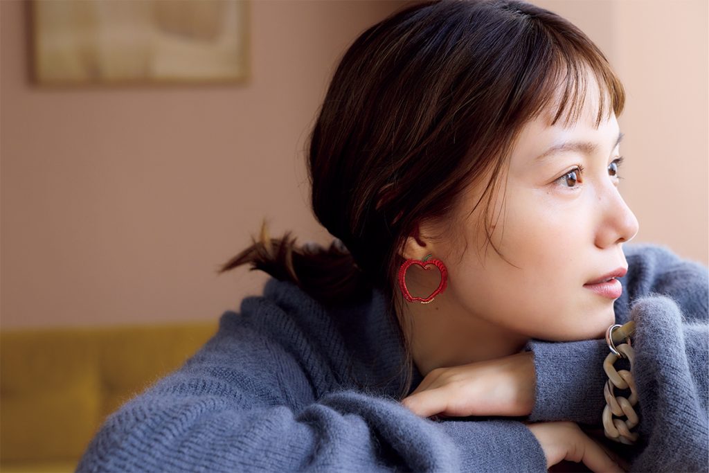 「ありがとう」が増えていくことに、幸せを感じていると語る宮崎あおいさん。【リンネル11月号】