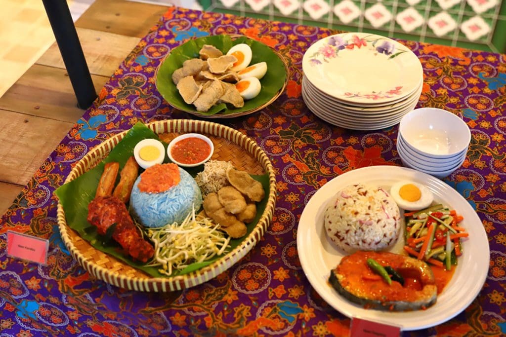 大阪関西万博のマレーシアパビリオンでは、様々なエリアの伝統食の食品サンプルを見ることができます