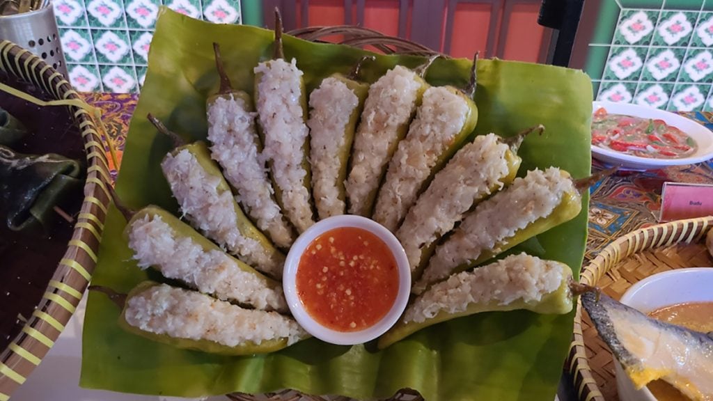大阪・関西万博のマレーシアパビリオンの屋台の食品サンプル