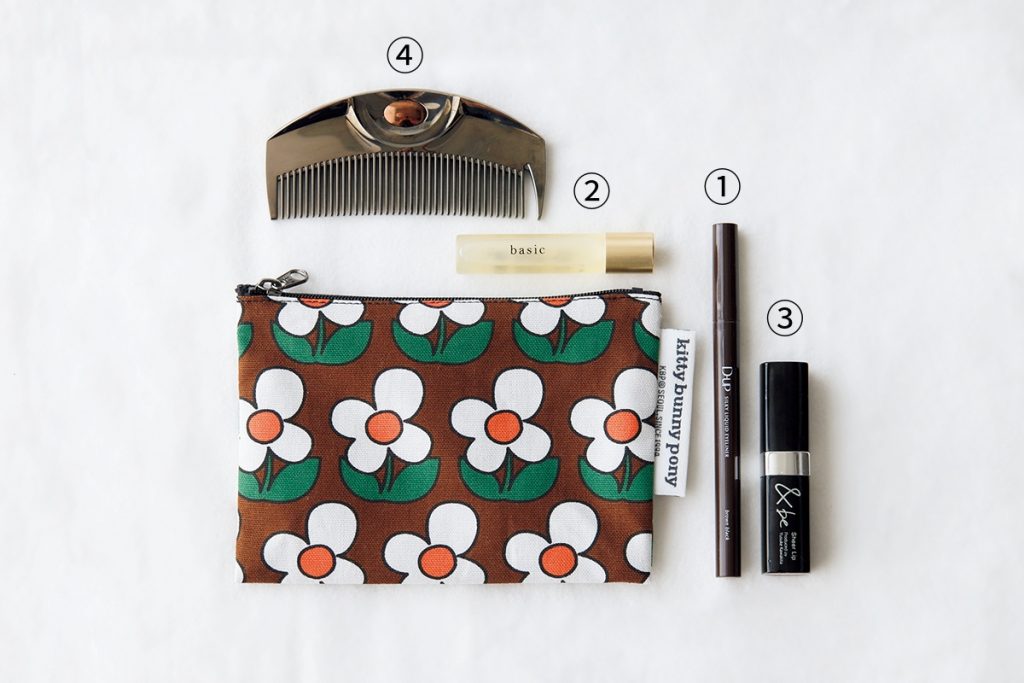 「アパートバイ」プレス・マネージャー島村優子さんの愛用ポーチの中身を公開