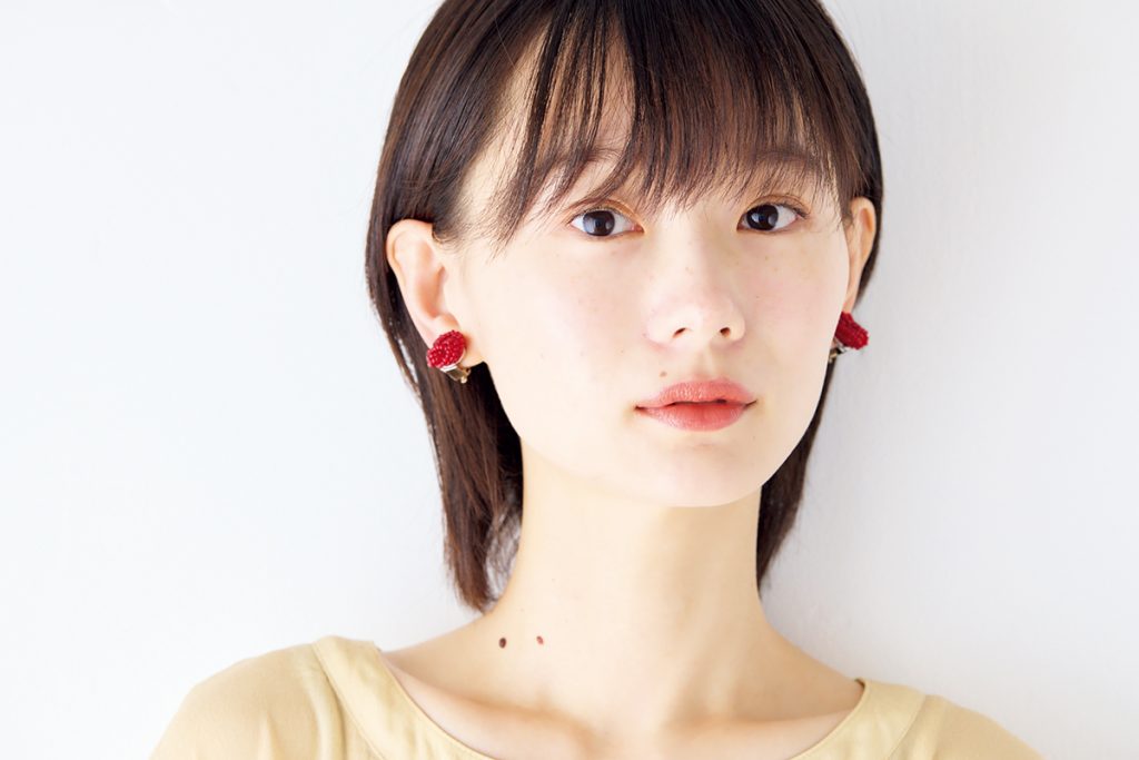 辻千恵さんの秋メイクはナチュラルさと透明感を両立