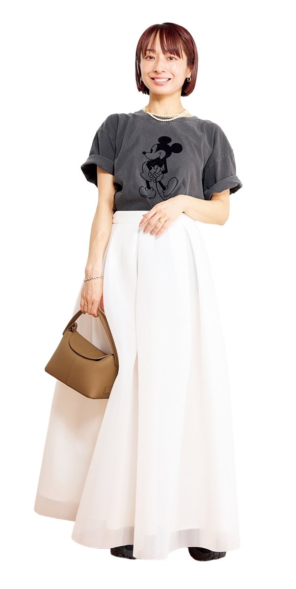 晩夏に手本にしたい私服スナップ。甘さを添えて大人カジュアルを品よく昇華