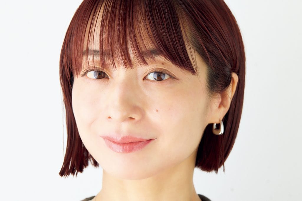 大人女子に似合う秋メイク。軽やかなベースに彩りをひとさじ