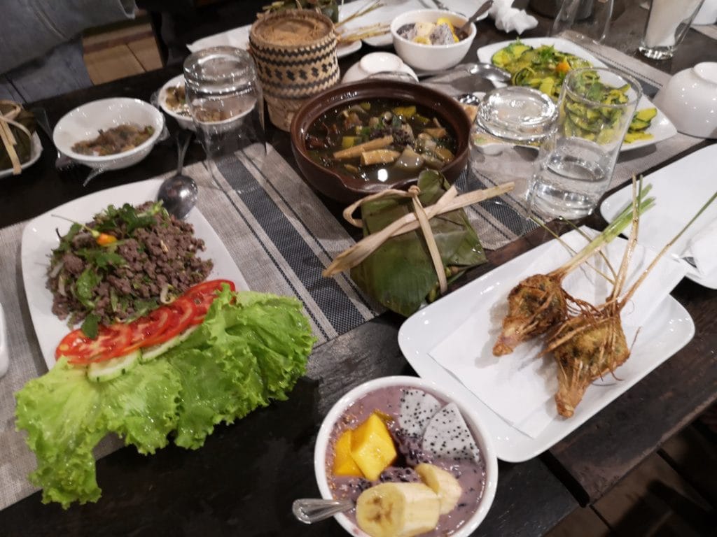 ラオス・ルアンパバーンで体験した料理教室の様子