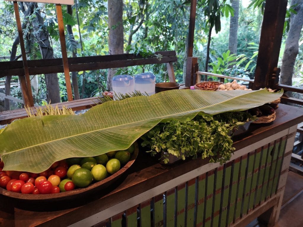 エッセイスト柳沢小実さんがラオスで体験した料理教室