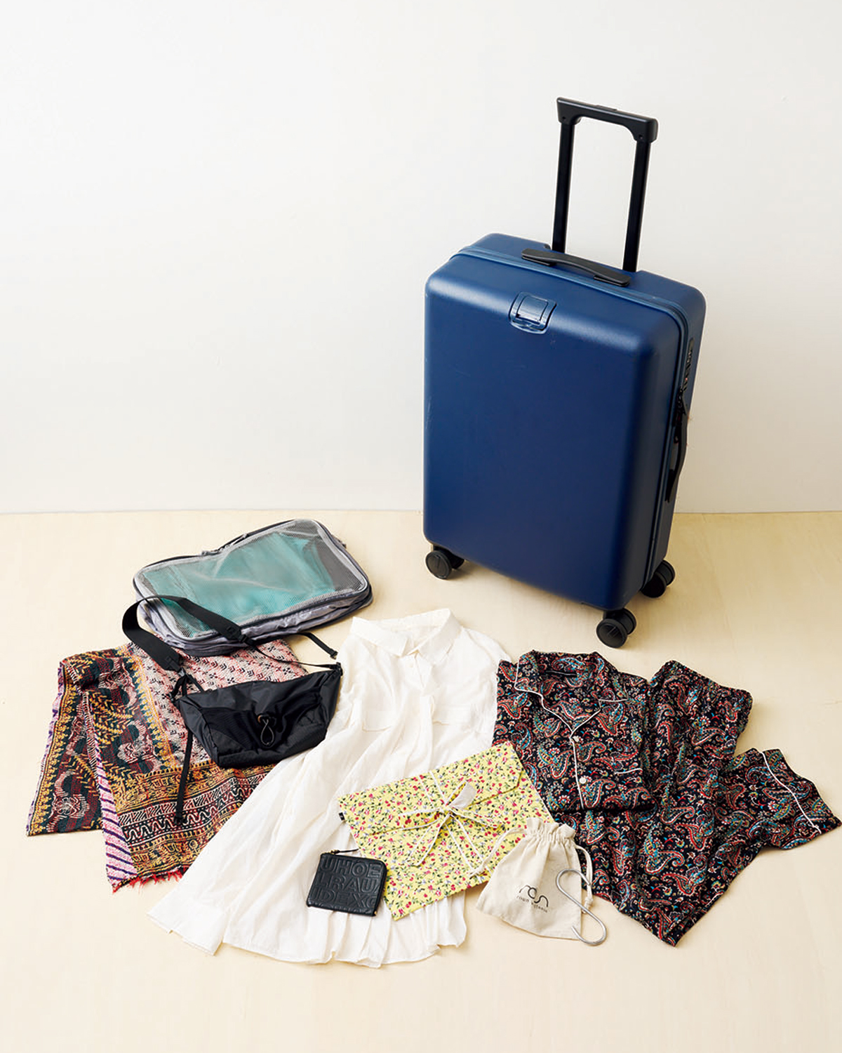 旅賢者・ヘアメイク加藤恵さんの持ち物