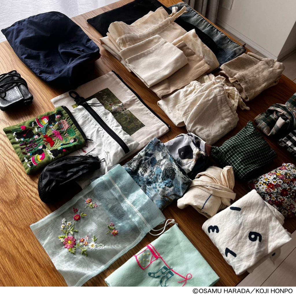 エコバッグやポーチも大判ポーチにたっぷり収納できる