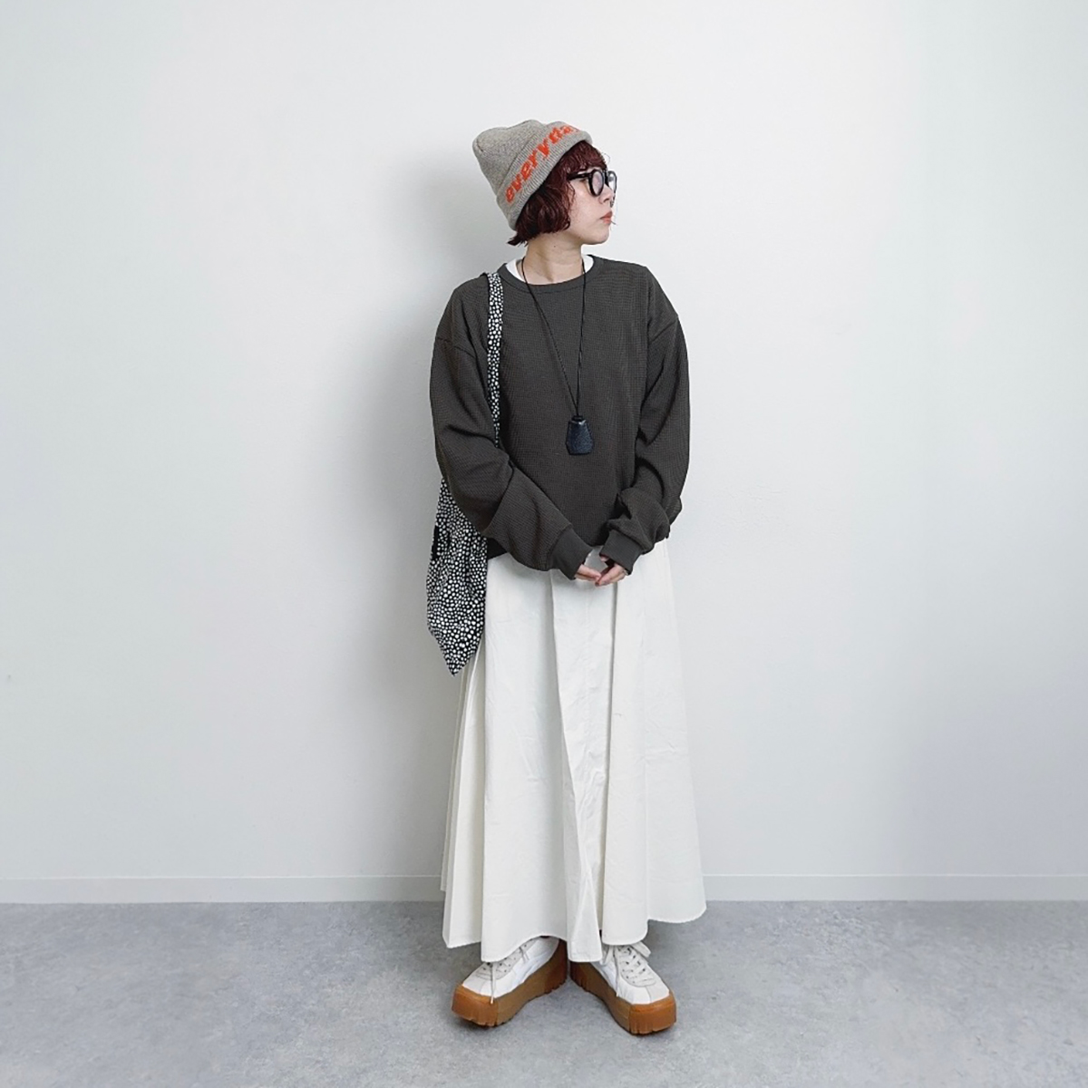 無印のワッフルTシャツは、ちょっとおめかししたい日は、重ね着&小物使いでおしゃれに