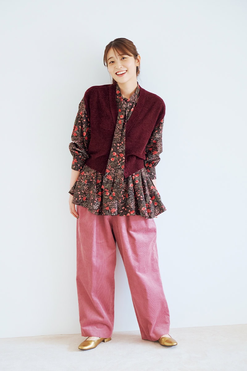 ゆべしさんが着こなすボルドーが主役の洗練された同色系コーデ【リンネル11月号】
