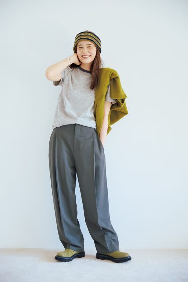 グレーをベースにポイント的にくすみ系オリーブグリーンを効かせて【リンネル11月号】