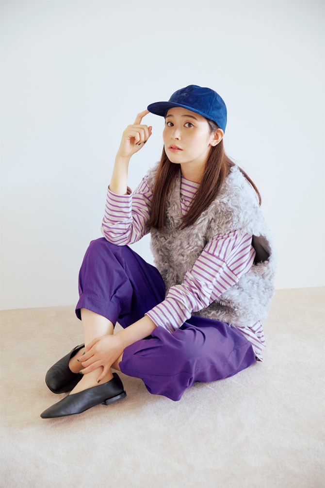 ゆべしさんが着こなすグレー×パープルで作る上品カジュアル【リンネル11月号】