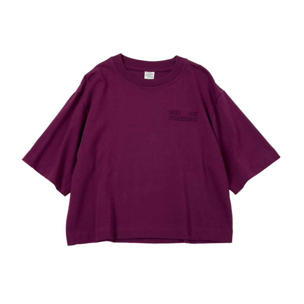 秋らしさトッピングに今すぐ使えるボルドー色のTシャツ【リンネル11月号】