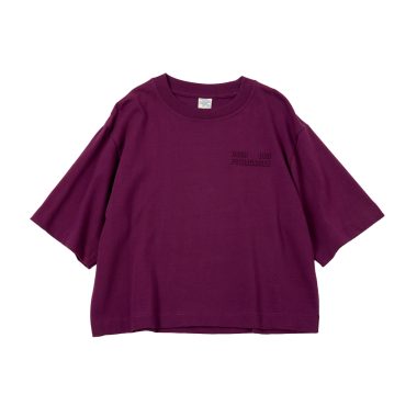 秋らしさトッピングに今すぐ使えるボルドー色のTシャツ【リンネル11月号】