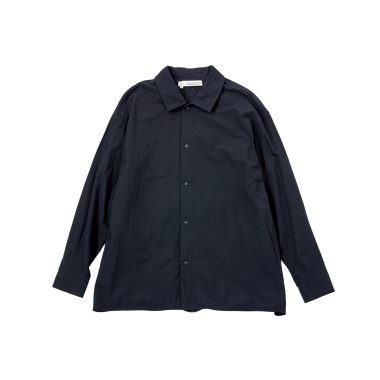 ヤエカのシャツは、台襟や裾のカーブがなくジャケット風にもなるすぐれもの！【リンネル11月号】