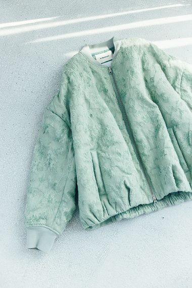 ヌキテパ×エリテのパイルジャガード生地のジャケットは、オリジナルのボタニカル柄がかわいい【リンネル11月号】