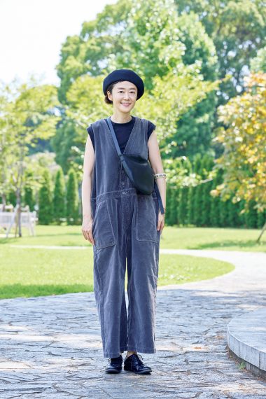 ネストローブPRの滝口和代さんは、上質なベルベットで叶えるシックなモノトーンスタイルに【リンネル11月号】