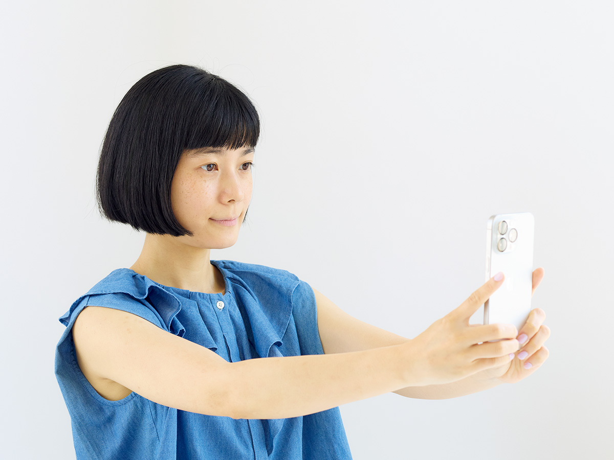 【ナチュラルメイクのやり方】まずはチェック！自分に似合うメイクの見つけ方 スマホで自撮りして今の状態を確認する