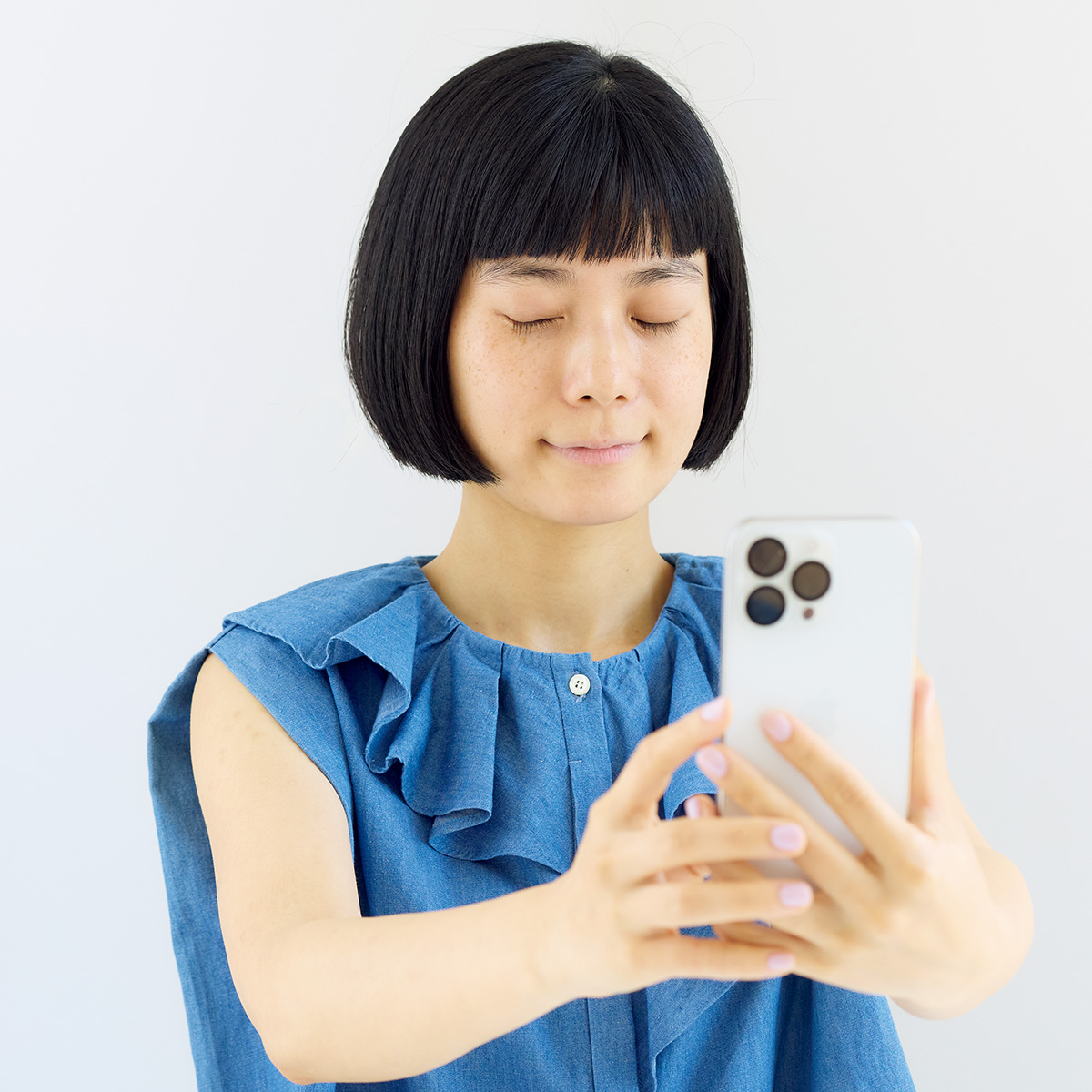 【ナチュラルメイクのやり方】まずはチェック！自分に似合うメイクの見つけ方 スマホで自撮りして今の状態を確認する