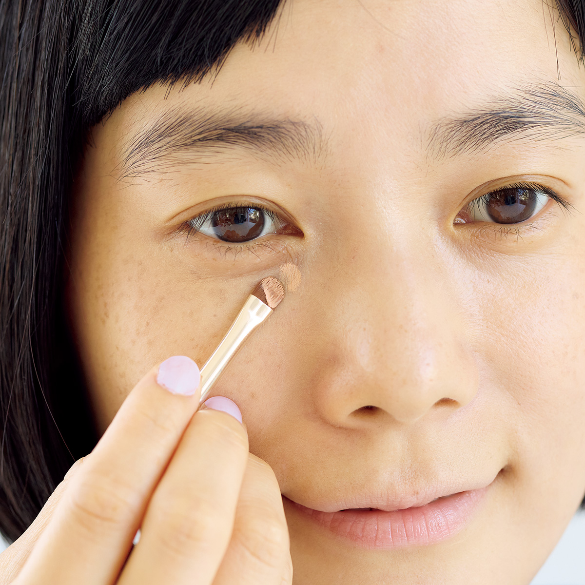 ナチュラルメイクのやり方｜コンシーラー