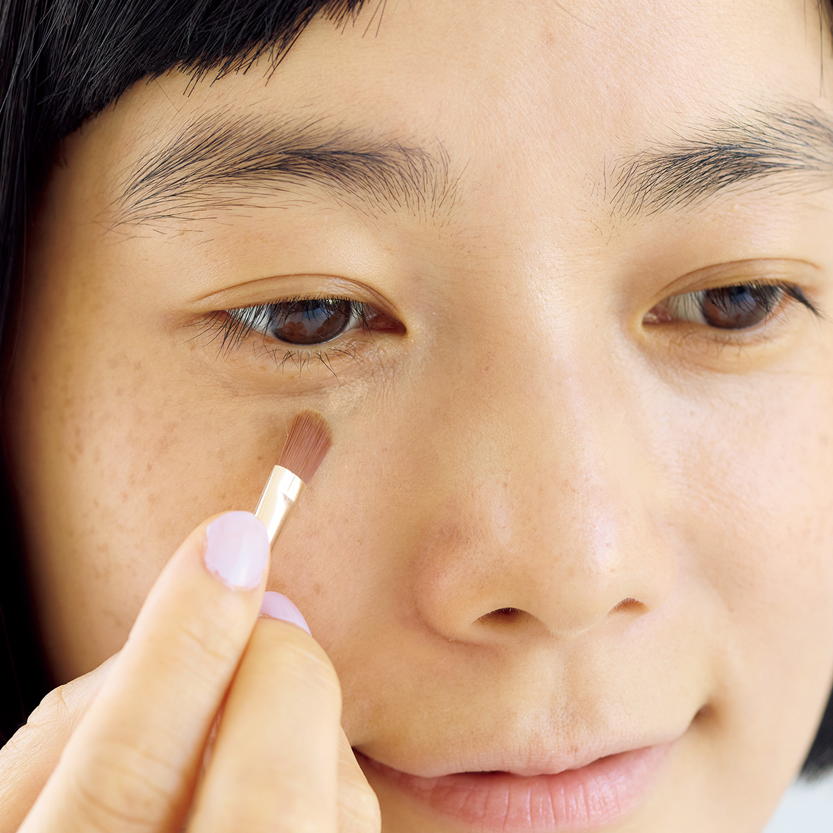 ナチュラルメイクのやり方｜コンシーラー