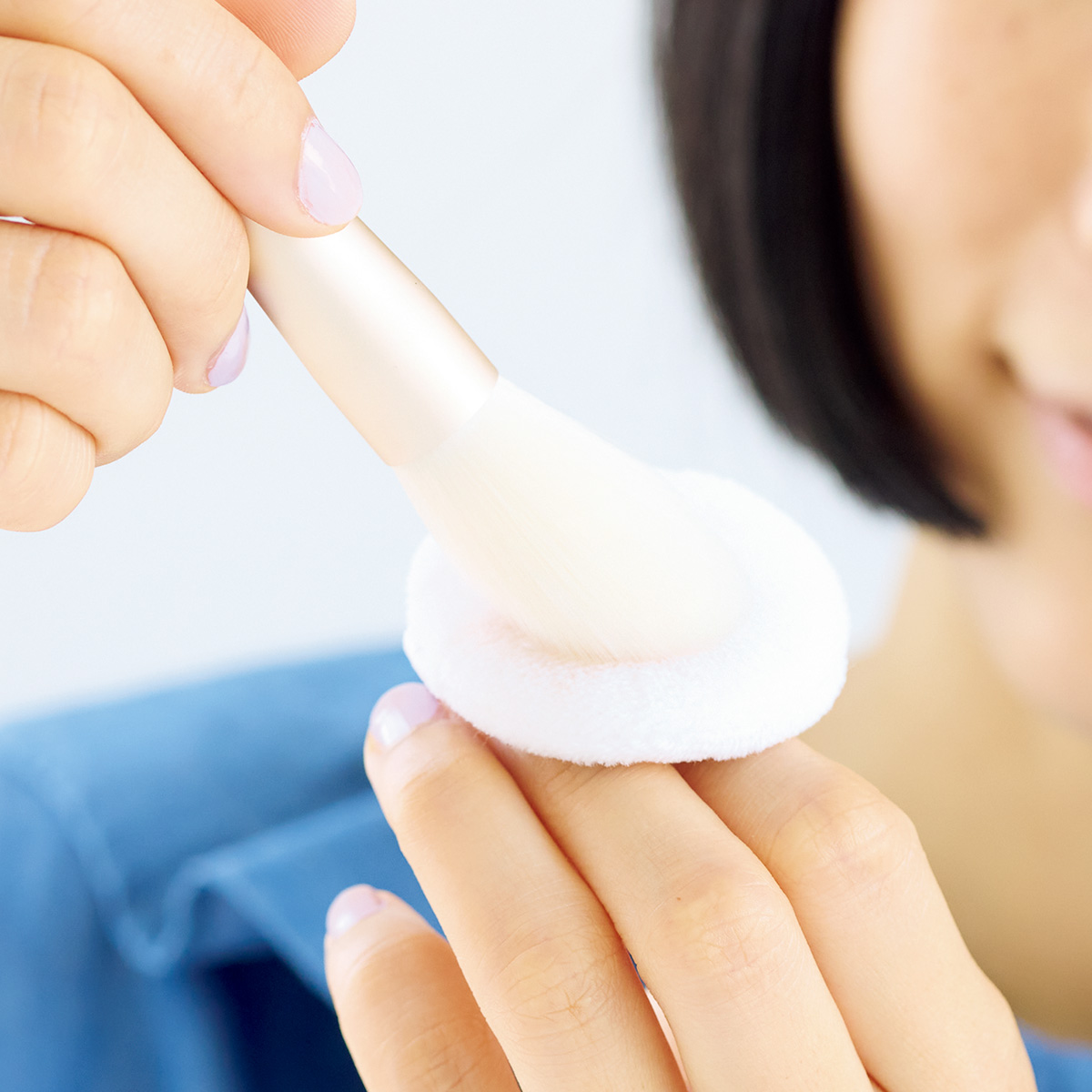 ナチュラルメイクのやり方｜フェイスパウダー