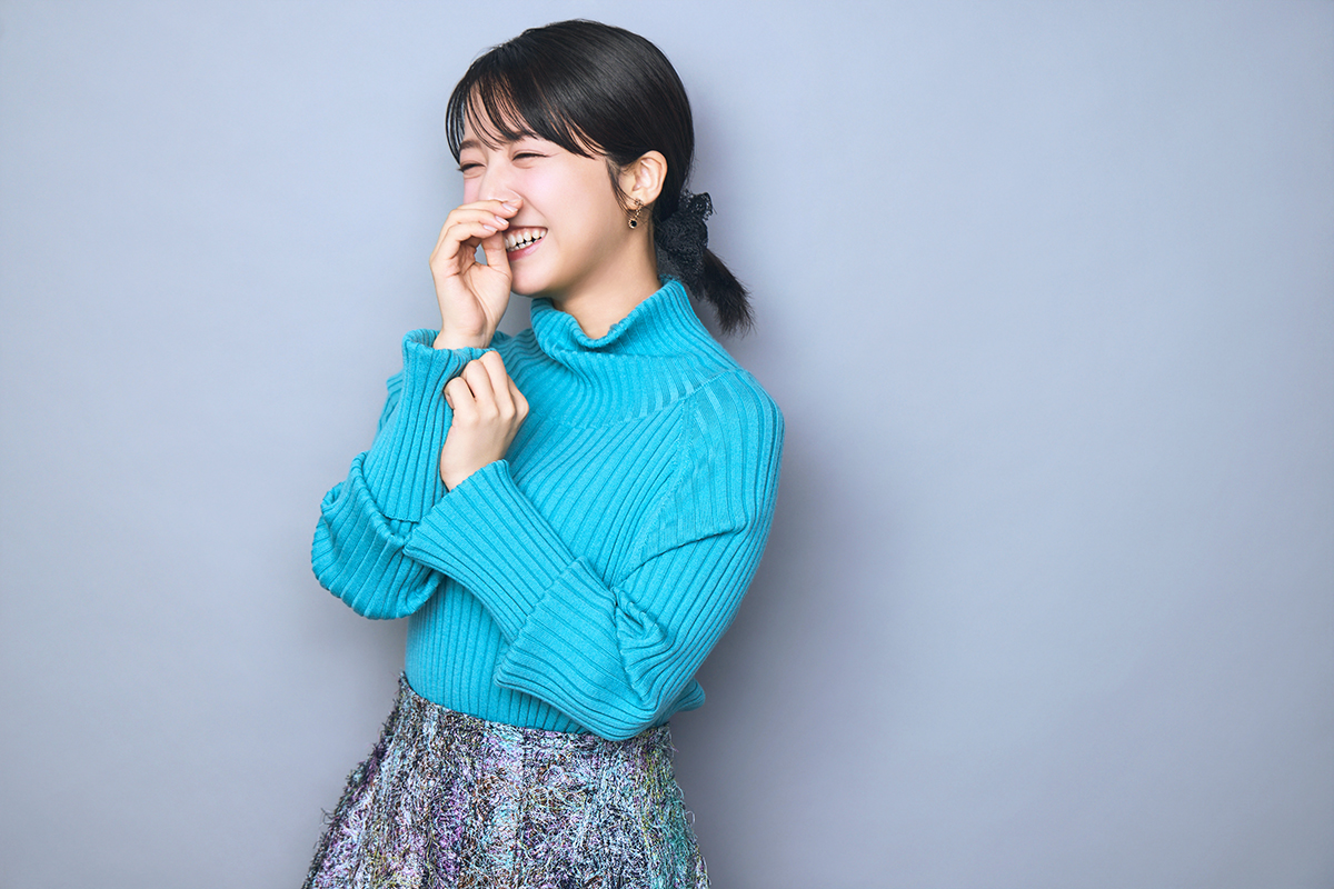 オルセー美術館所蔵印象派展について語る上白石萌音さんインタビュー風景