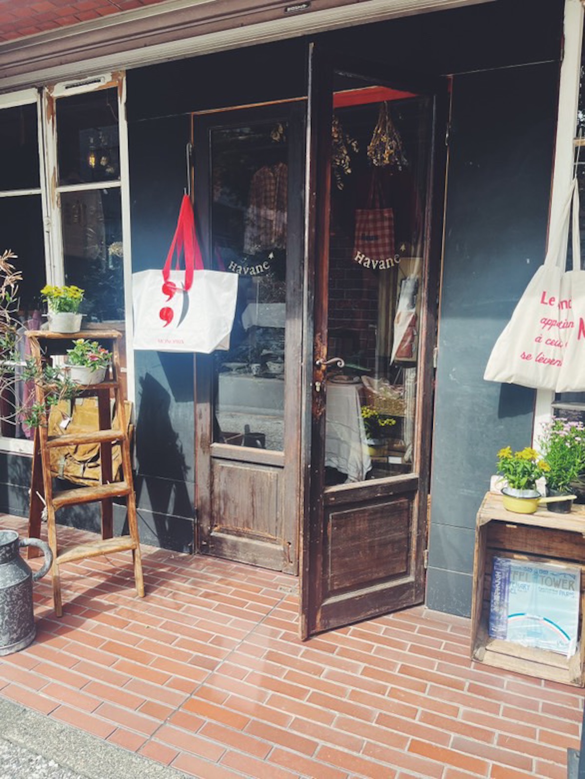 東京の代々木にあるフランスを中心にセレクトしたお洋服や雑貨を扱う havane アバヌの外観